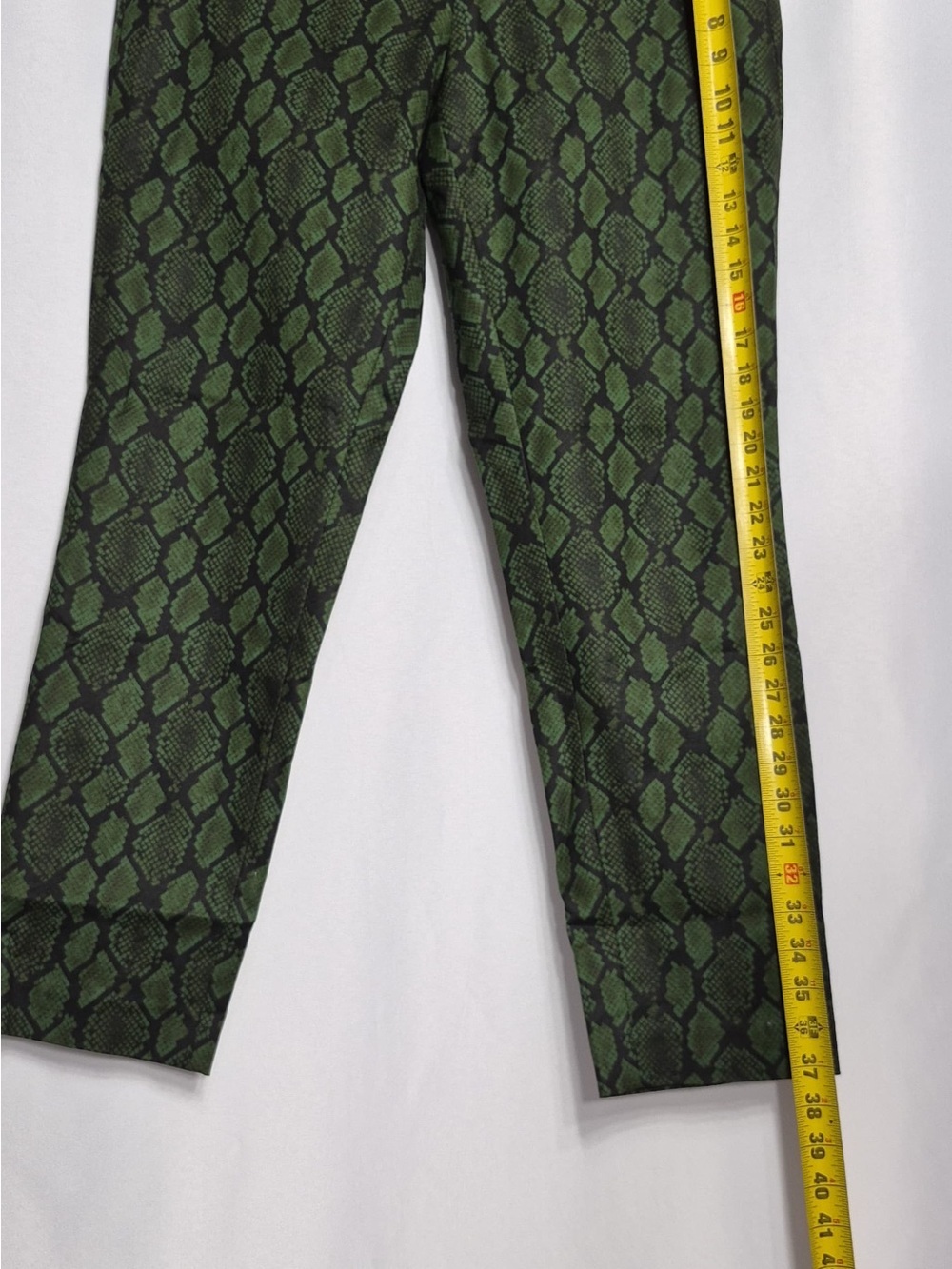 Michael kors Green Snake Print Men Pants size 10 pre owned Exellent condition - Picture 14 of 15